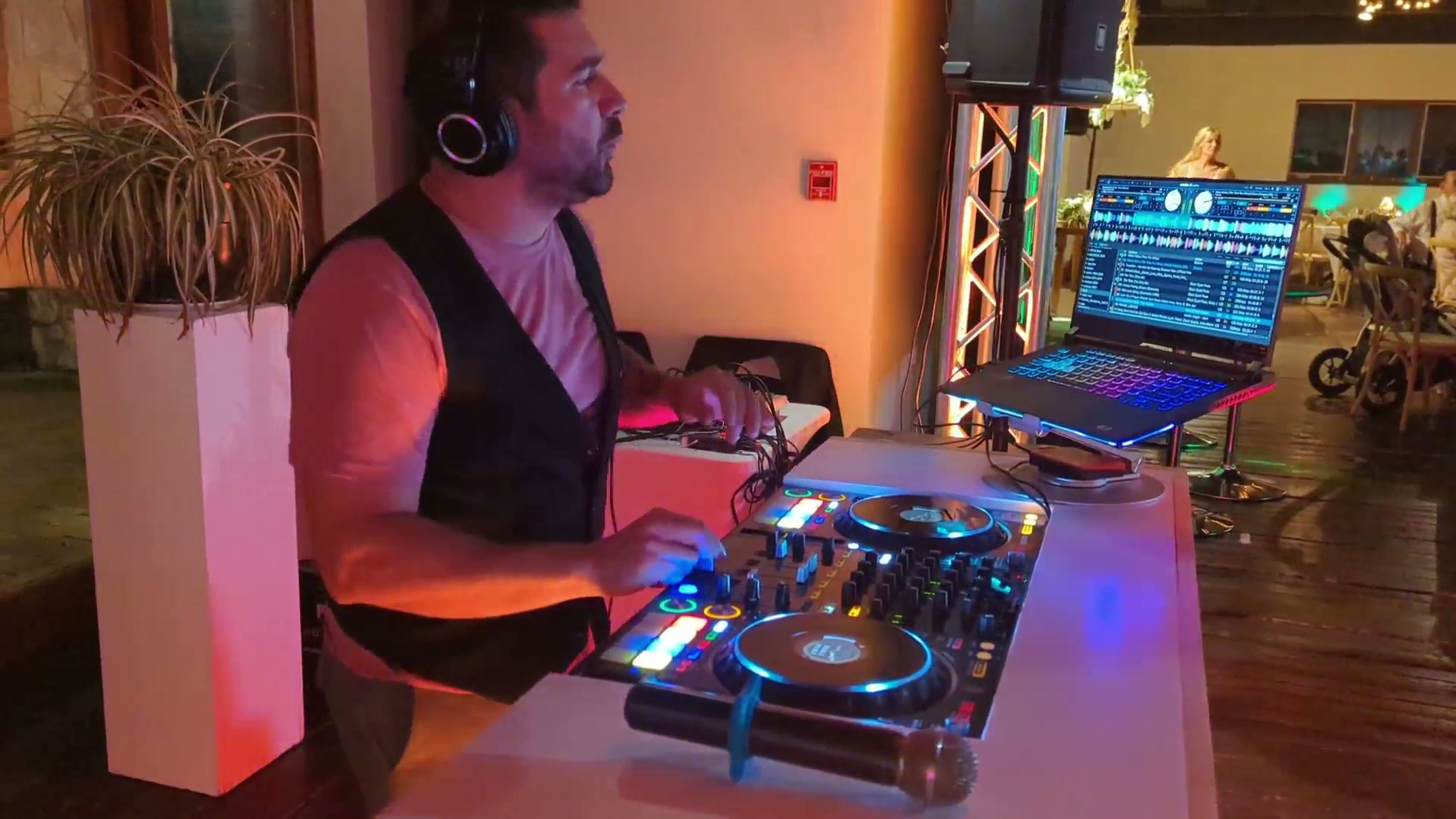 DJ Lil Tom